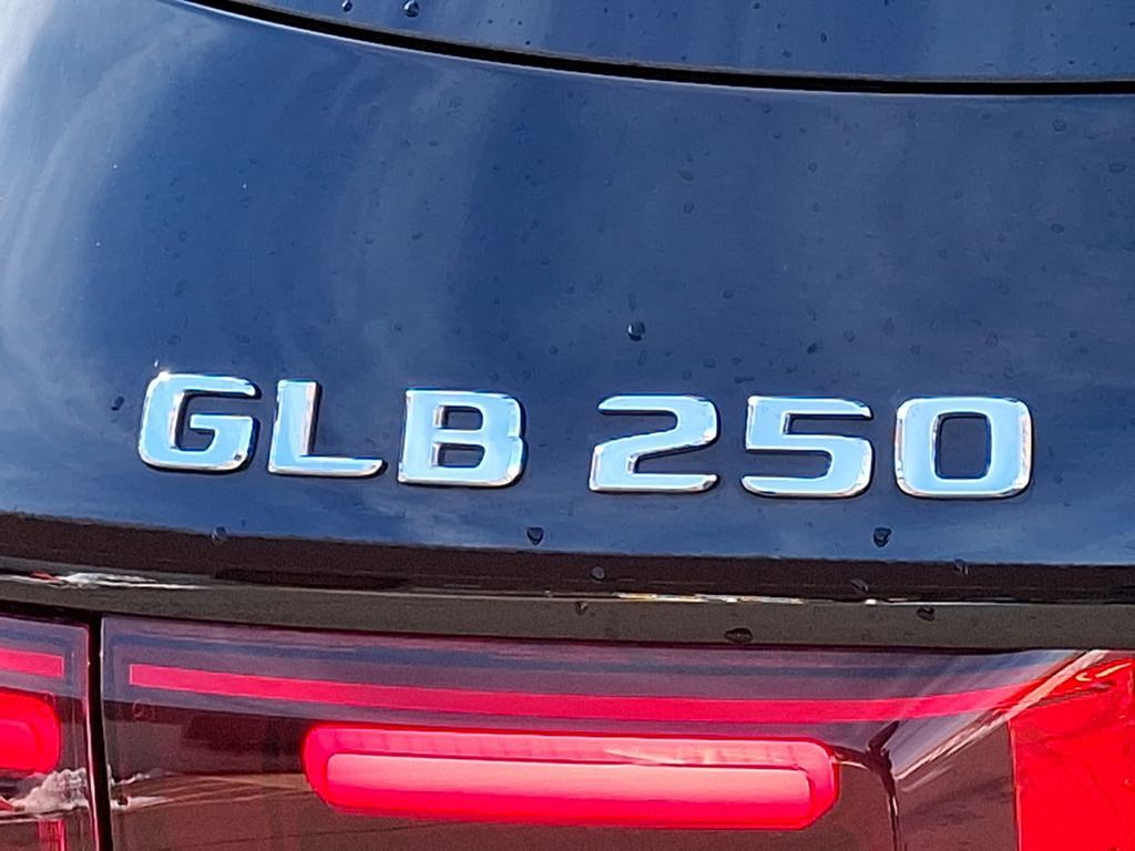 2025 Mercedes-Benz GLC 350 32