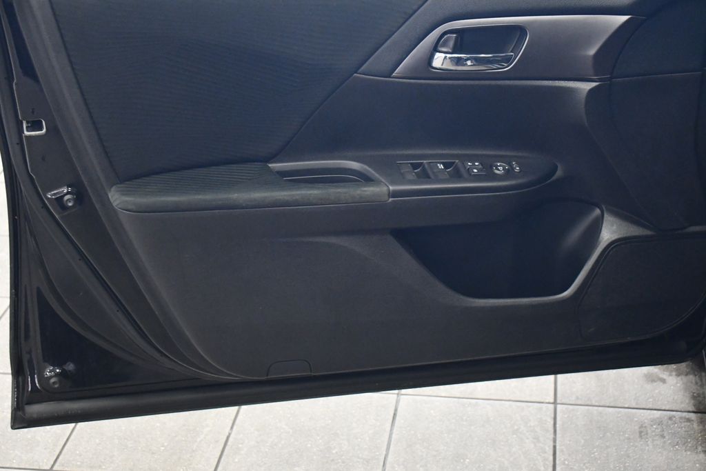 Thumbnail: 2015 Honda Accord - 14