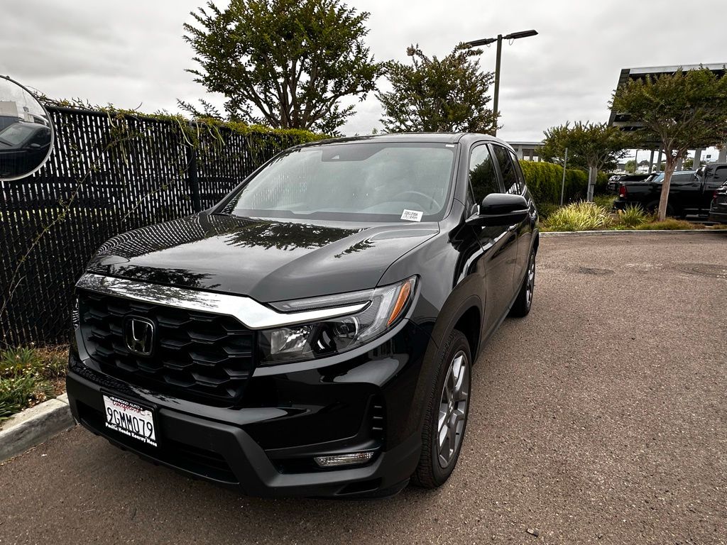 View vehicle photo 7