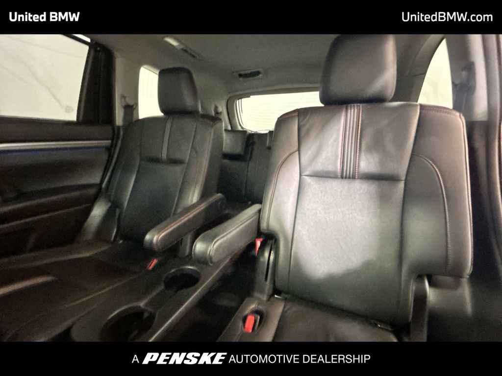 2019 Toyota Highlander SE 20