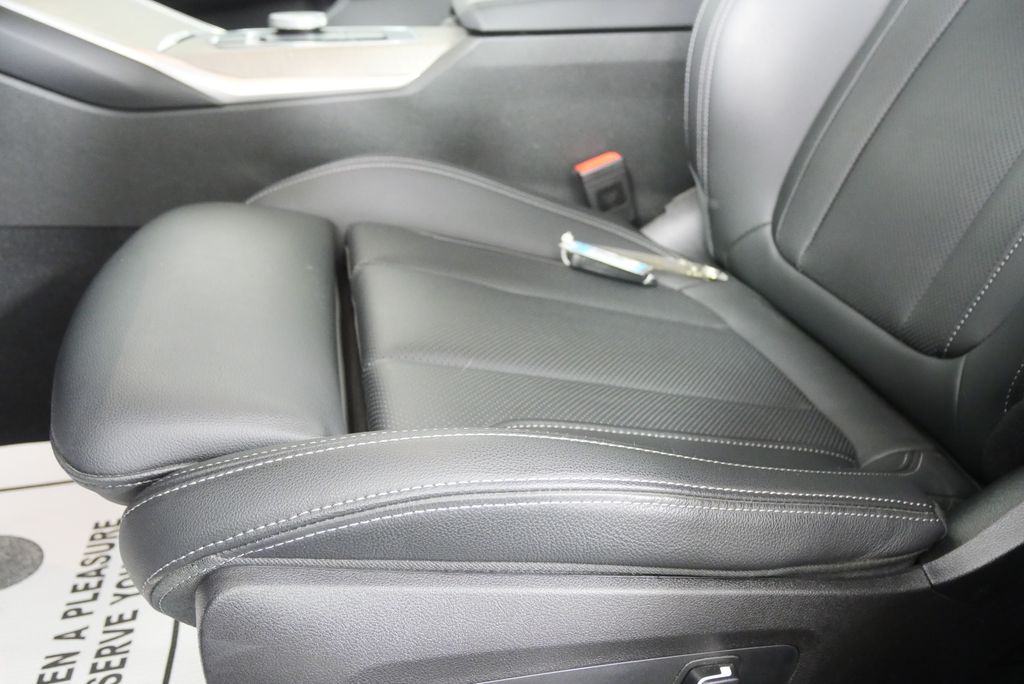 Thumbnail: 2025 BMW 3 Series - 9