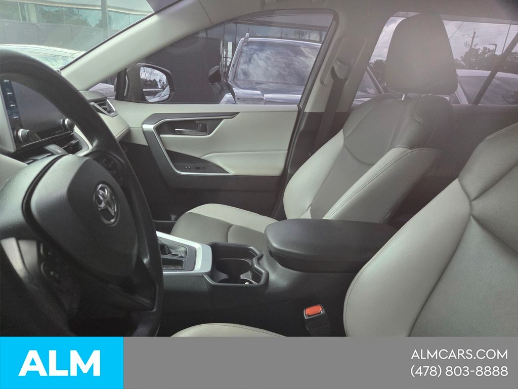 Used 2019 Green Toyota XLE image 4