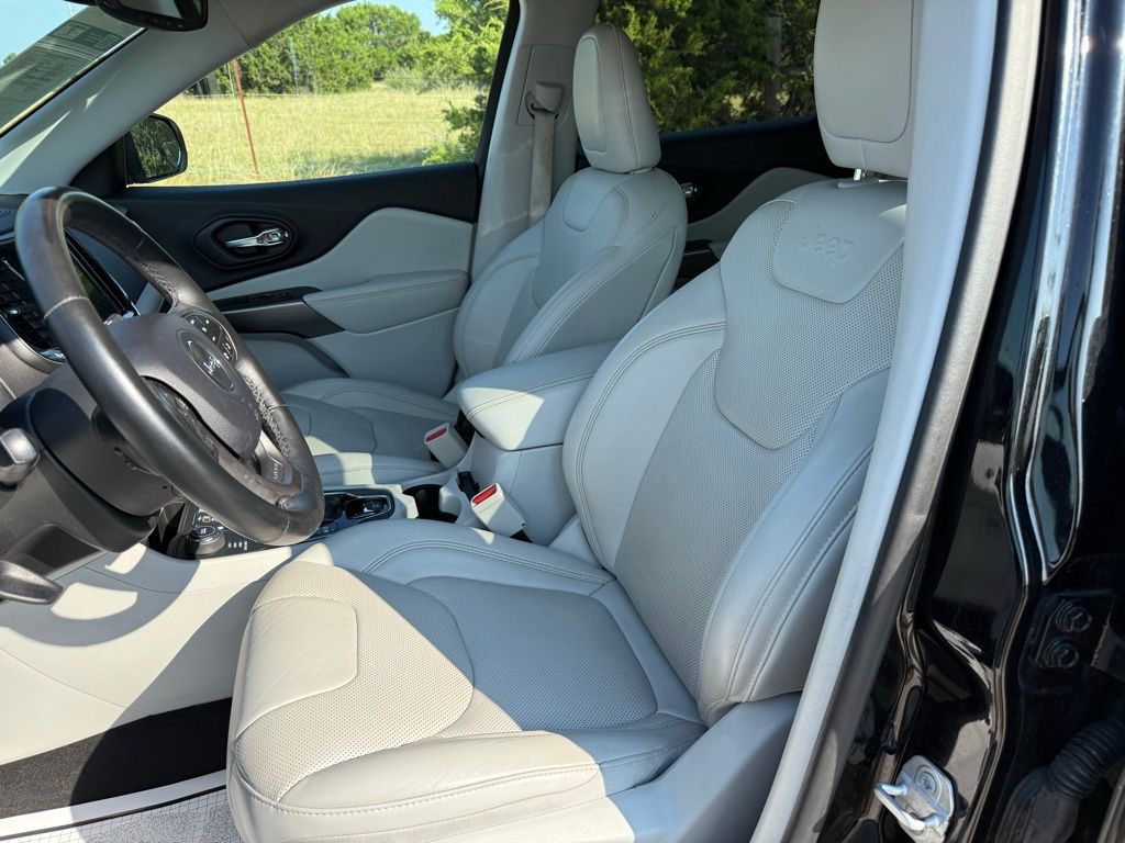 Thumbnail: 2019 Jeep Cherokee - 13