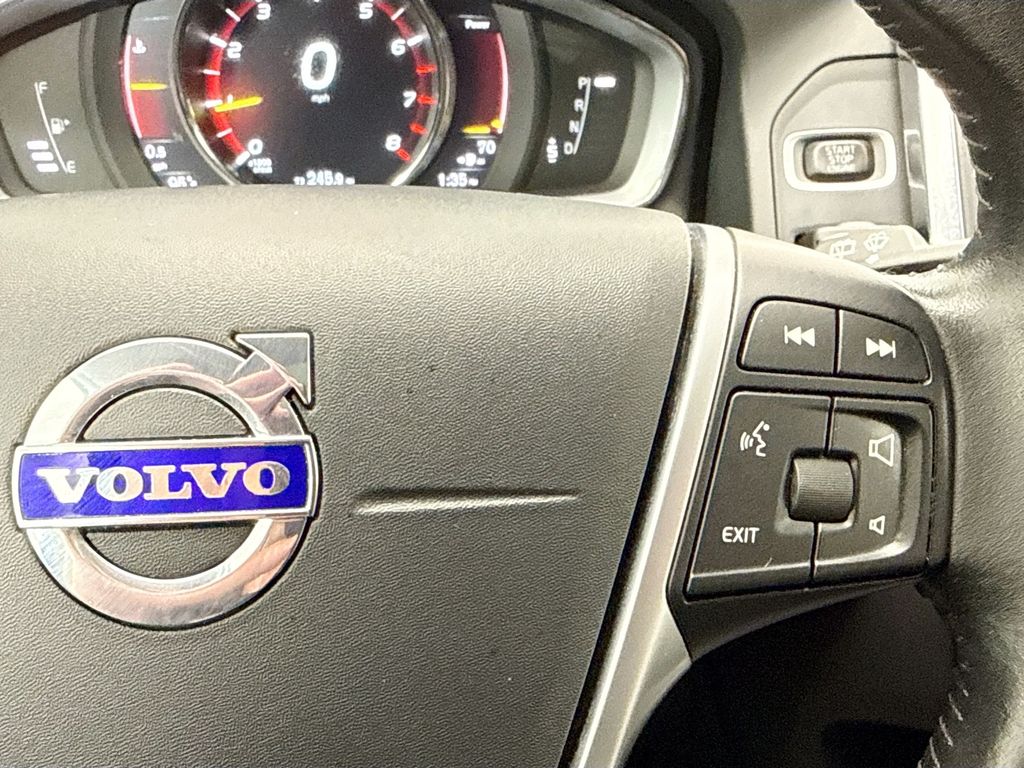 Thumbnail: 2017 Volvo XC60 - 12