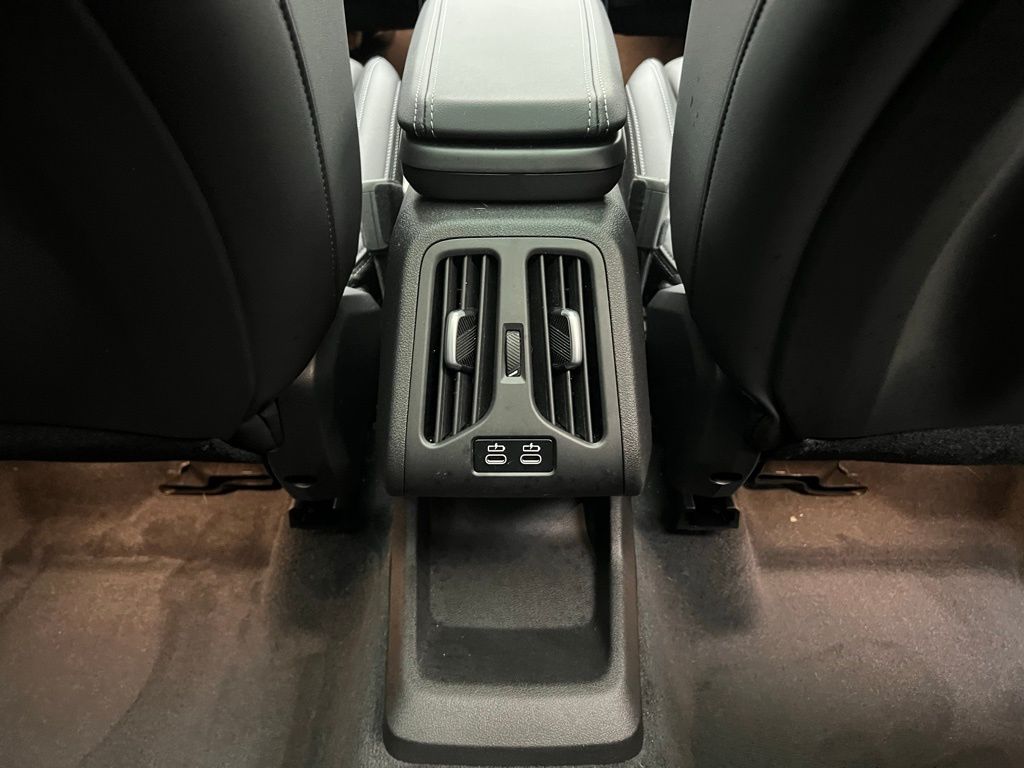 Thumbnail: 2025 BMW X1 - 10