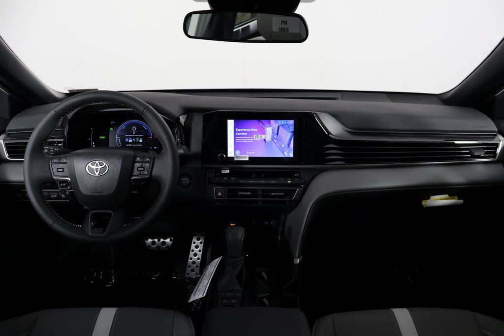 2025 Toyota Camry SE 4