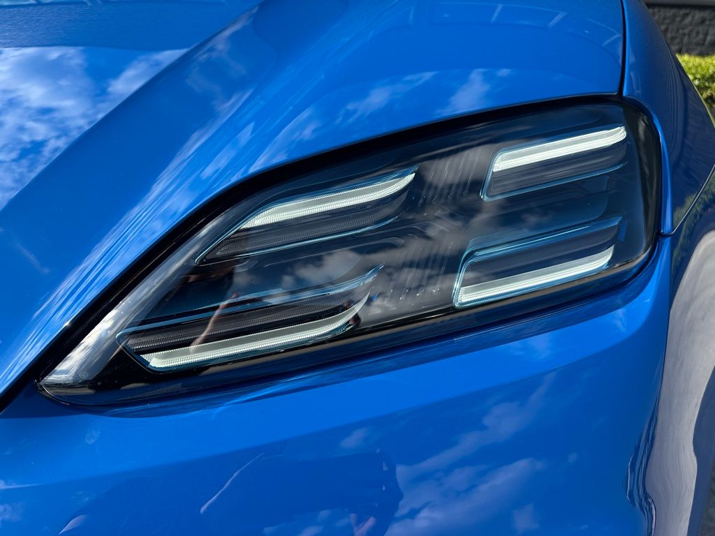 Thumbnail: 2026 Porsche Macan - 13