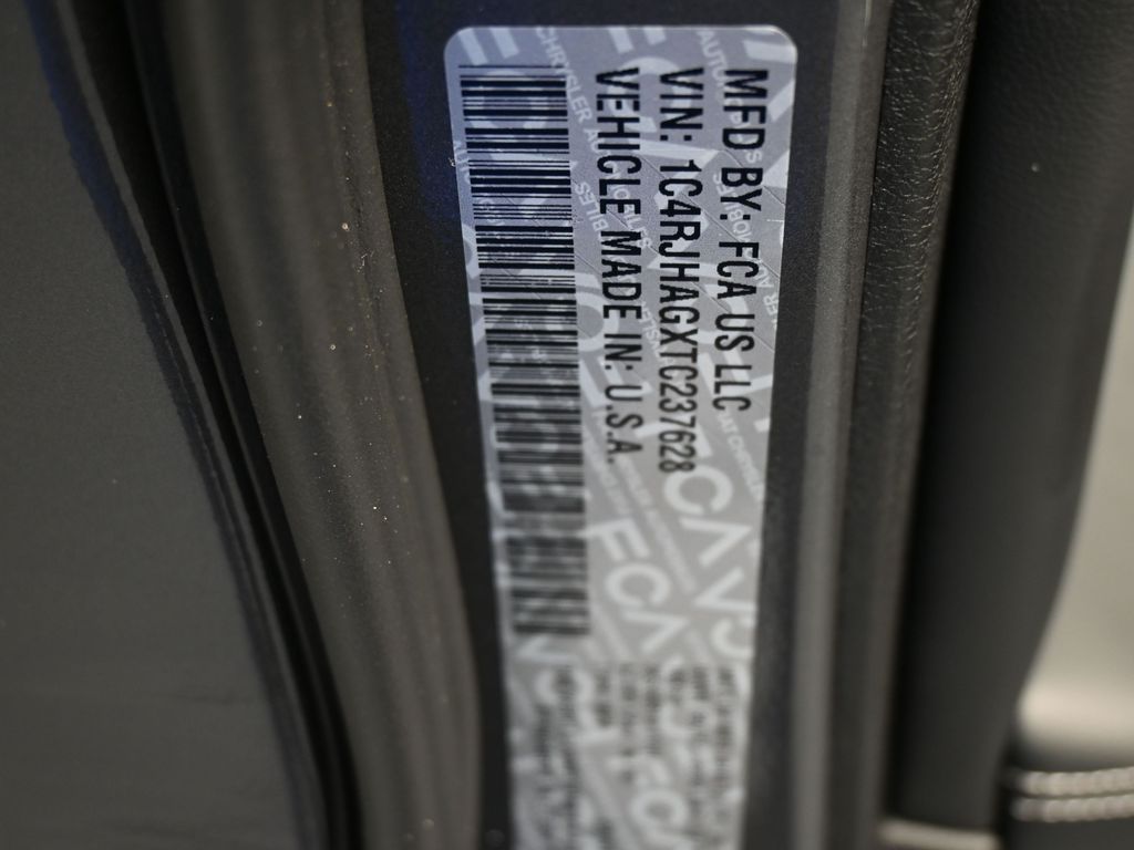 New 2026 Baltic Gray Metallic Clearcoat Jeep Laredo image 18