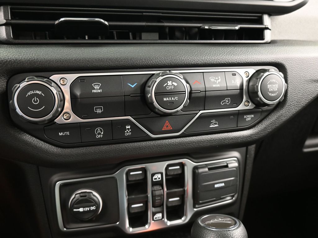 New 2026 Granite Crystal Metallic Clearcoat Jeep Sport image 19