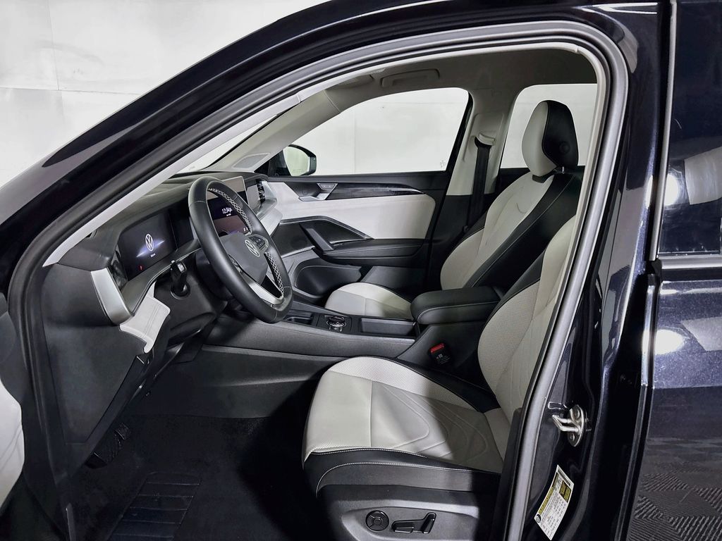 2025 Volkswagen Tiguan 2.0T SE