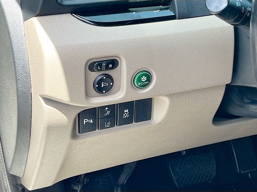 Used 2019 White Honda Touring image 10