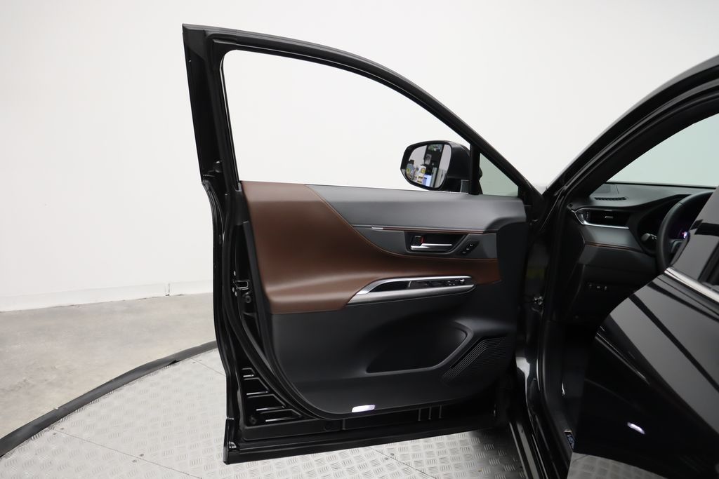 2024 Toyota Venza XLE 16