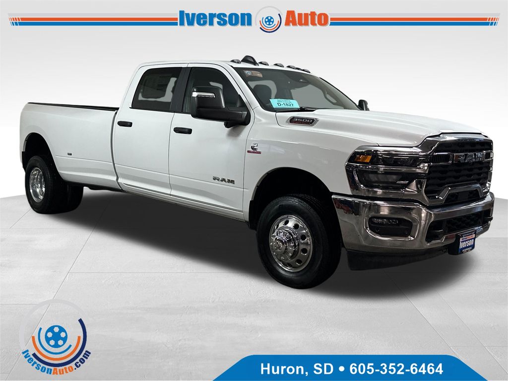 Bright White Clearcoat 2026 RAM 3500 Pickup Truck Four-Wheel Drive 8-Speed Automatic