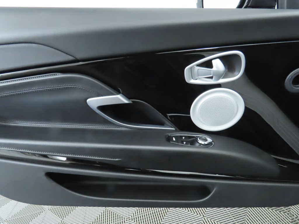 2020 Aston Martin DB11  32