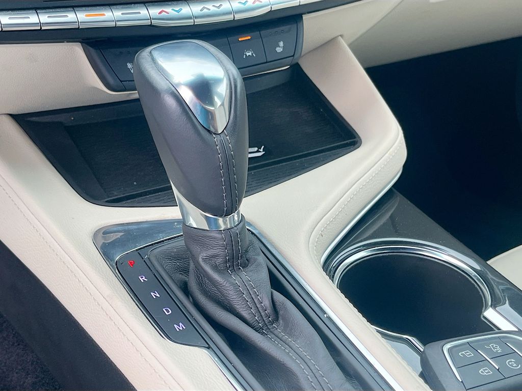 Used 2025 Silver Cadillac Luxury image 17