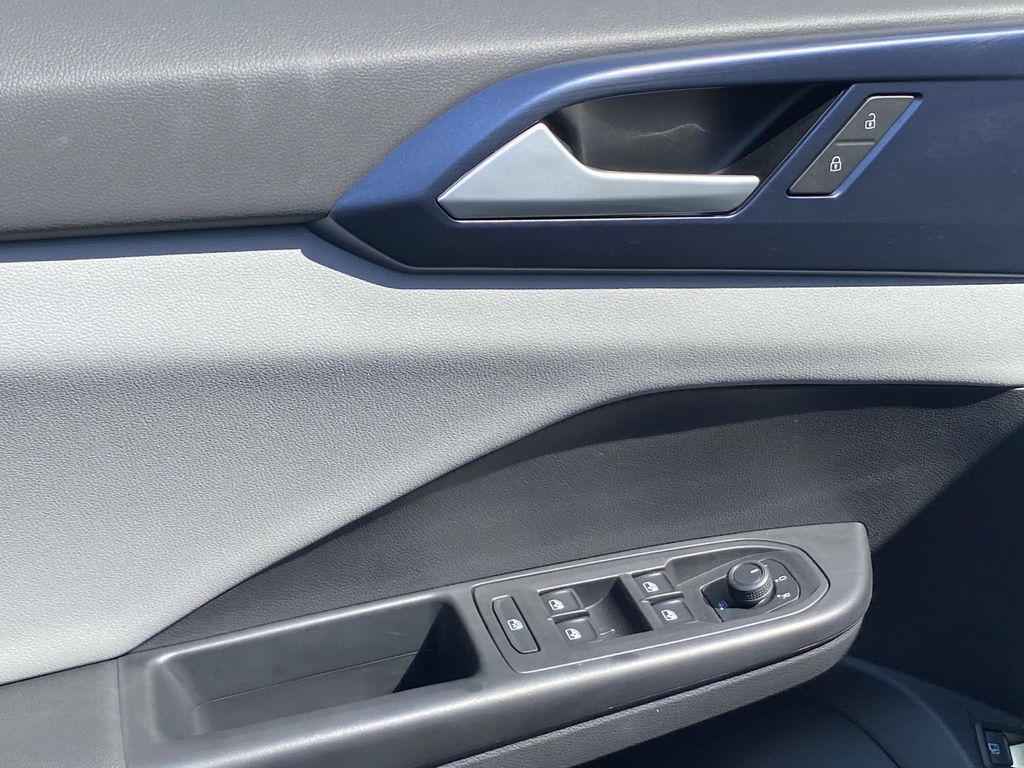 2022 Volkswagen Taos SE 22