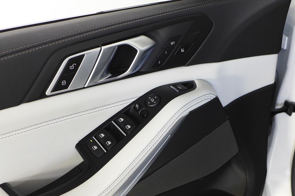 Thumbnail: 2023 BMW X5 - 12