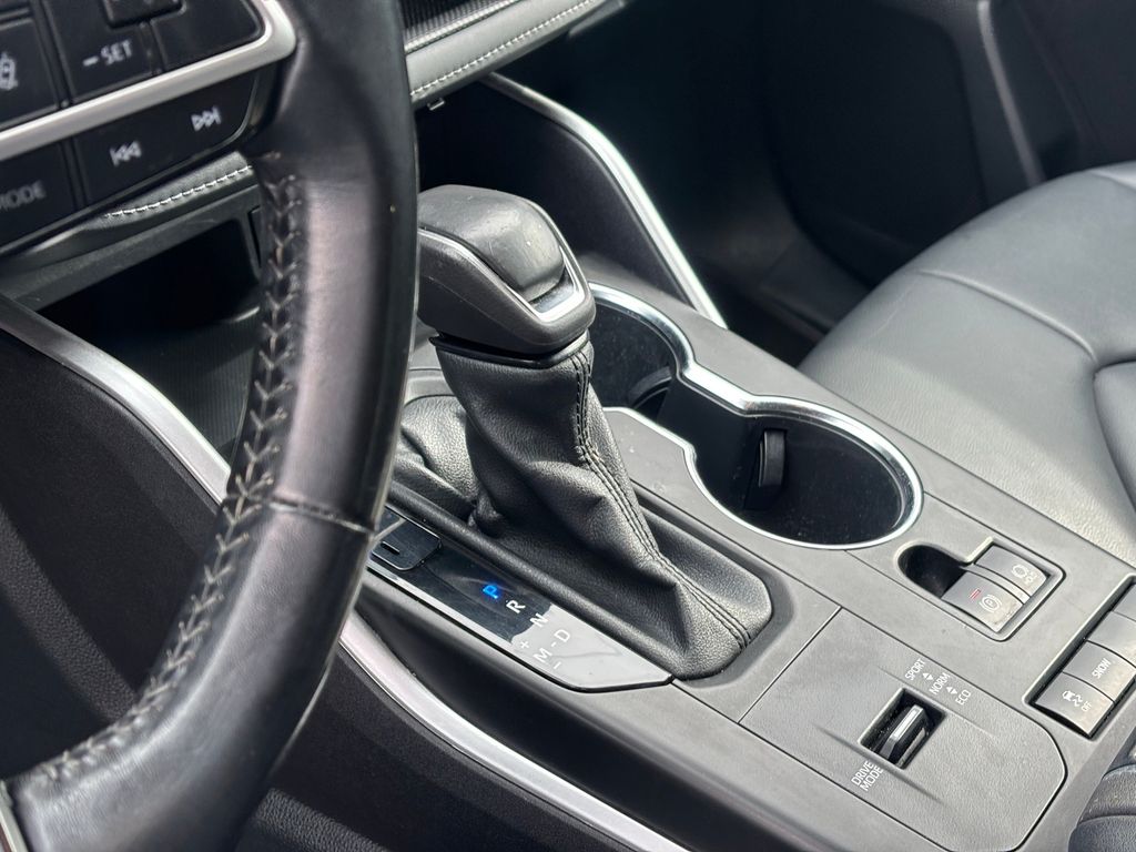 Used Car 2022 Toyota Highlander  Xle For Sale Under $30,000 In Austin, Texas