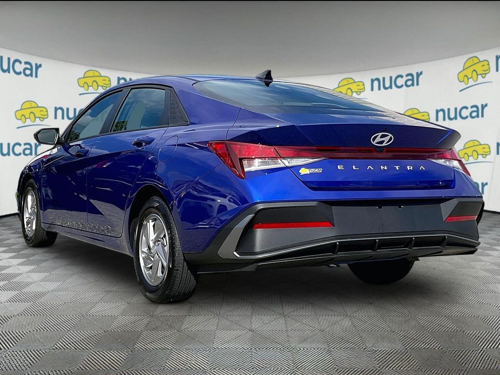 2025 Hyundai Elantra — photo 4