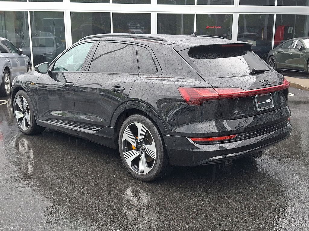 Thumbnail: 2022 Audi e-tron - 6