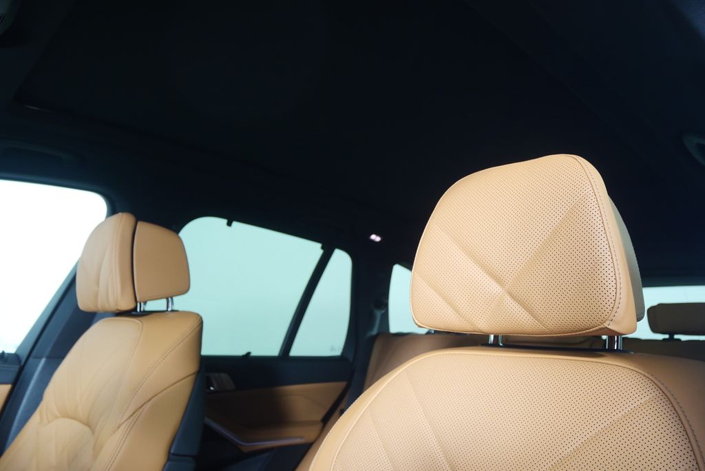 Thumbnail: 2026 BMW X5 - 11