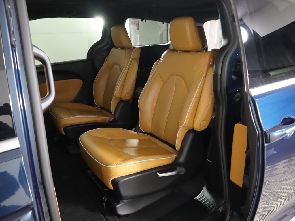Thumbnail: 2022 Chrysler Pacifica - 21