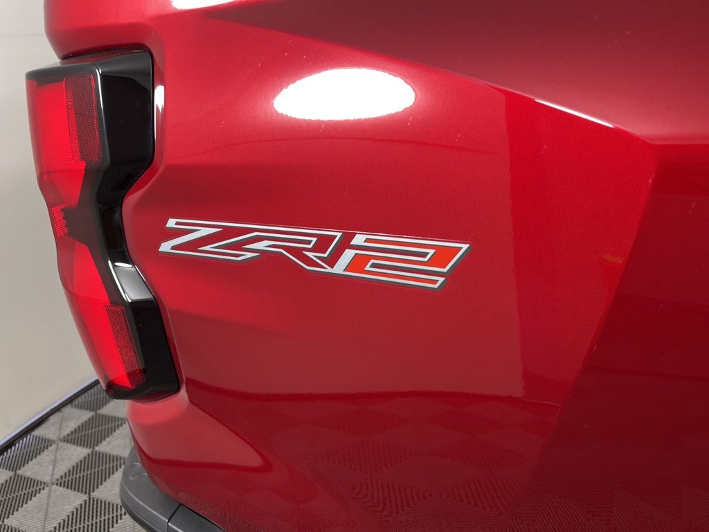 Thumbnail: 2024 Chevrolet Colorado - 4