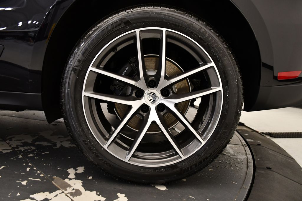 Thumbnail: 2025 Porsche Macan - 15