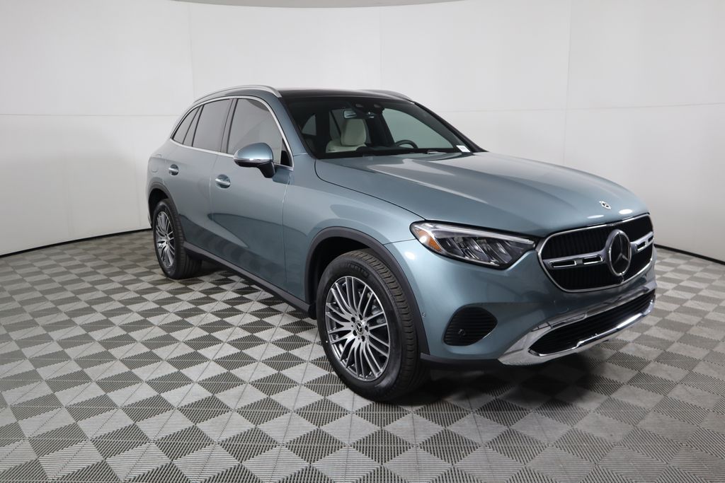2025 Mercedes-Benz GLC 300 3
