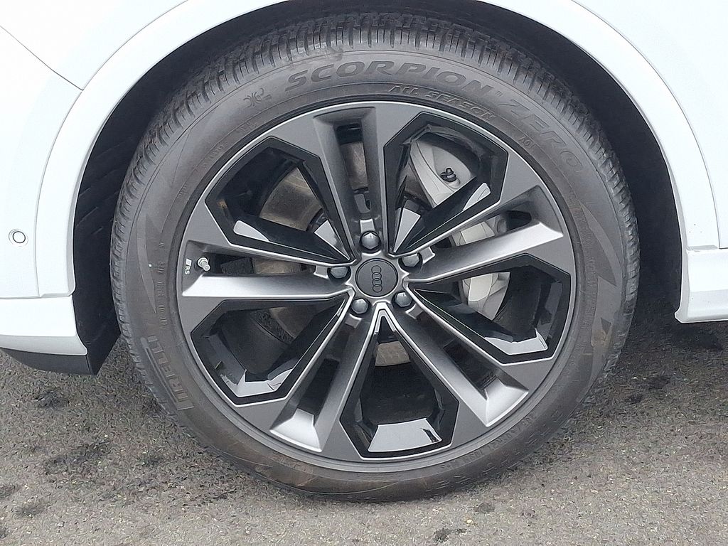 Thumbnail: 2026 Audi Q7 - 5