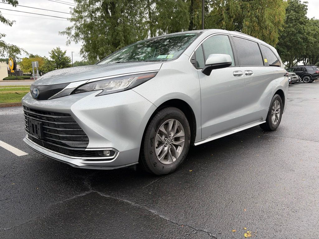 2023 Toyota Sienna XLE