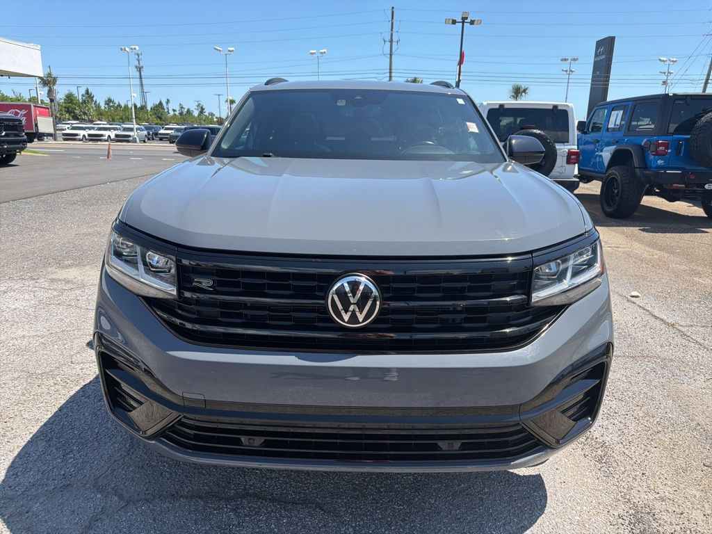 2023 Volkswagen Atlas Cross Sport 2.0T SEL R-Line Black 4MOTION's photo