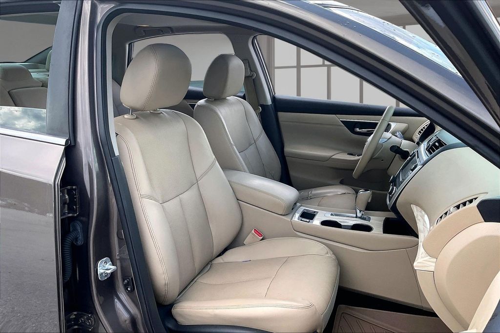 Used 2016 Nissan Altima Sedan