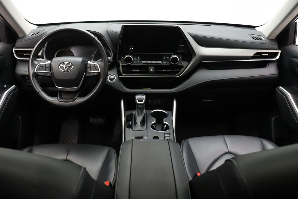 2024 Toyota Highlander XLE 24