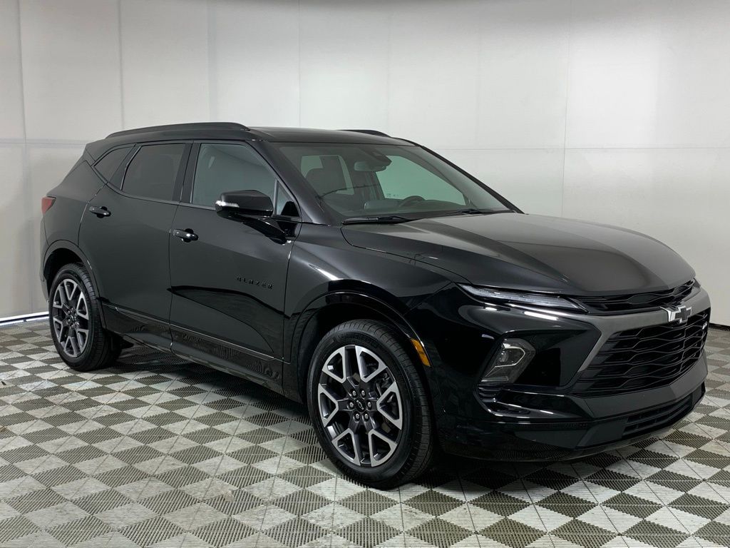 2025 Chevrolet Blazer RS photo 3