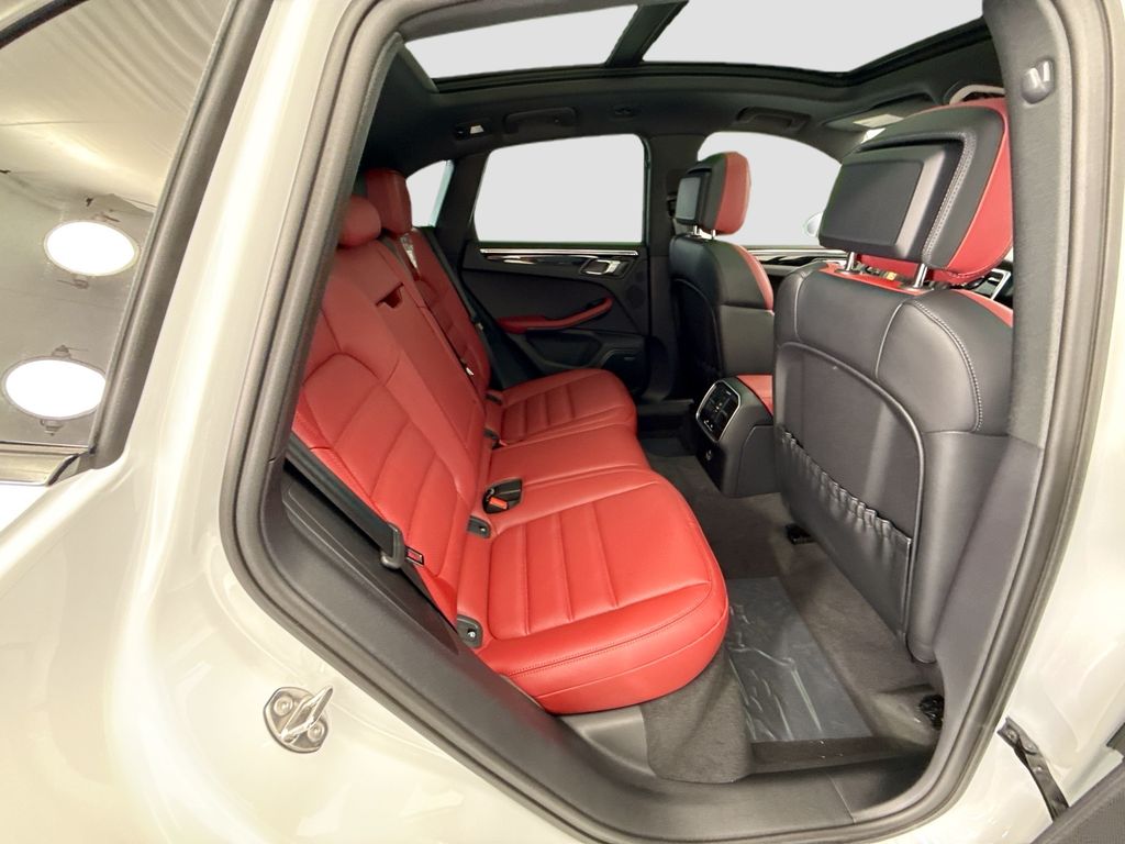 Thumbnail: 2026 Porsche Macan - 22