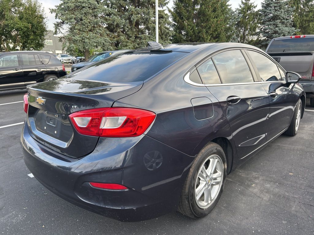 Thumbnail: 2016 Chevrolet Cruze - 3