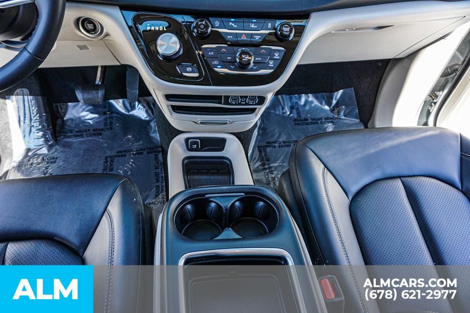 Used 2024 Silver Chrysler Touring L image 47
