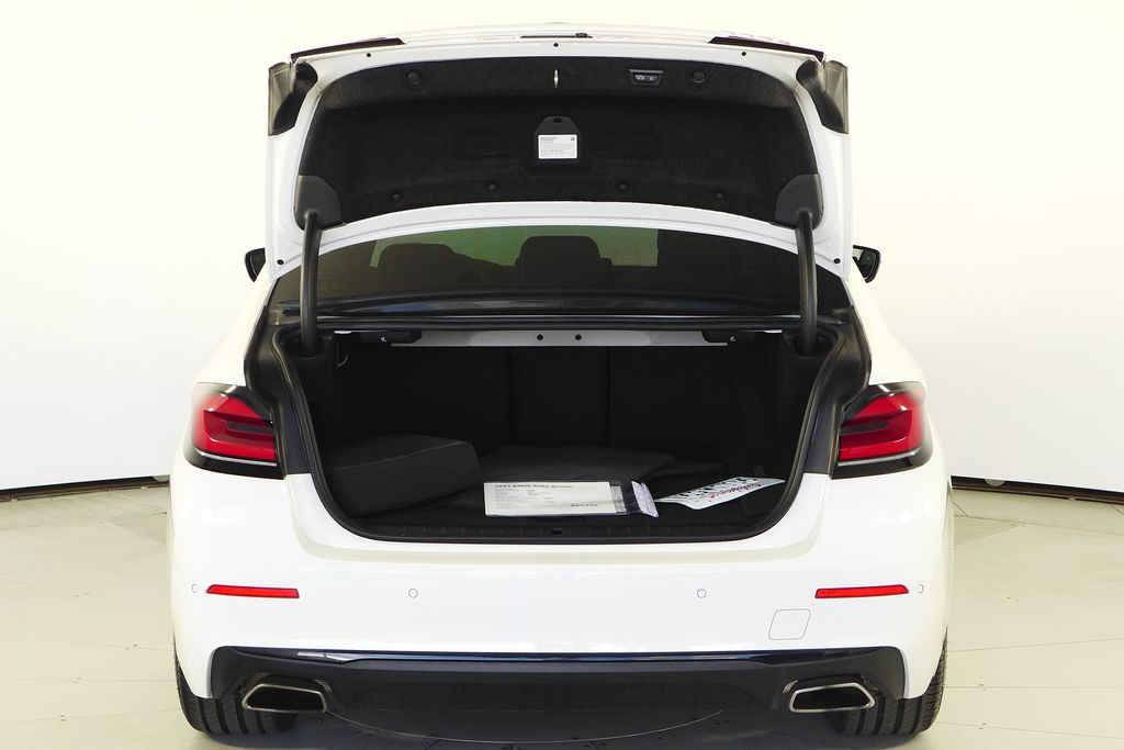 Thumbnail: 2023 BMW 5 Series - 10