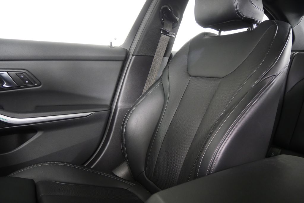 Thumbnail: 2024 BMW 3 Series - 26