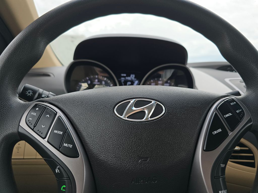 2013 Hyundai Elantra GLS photo 18