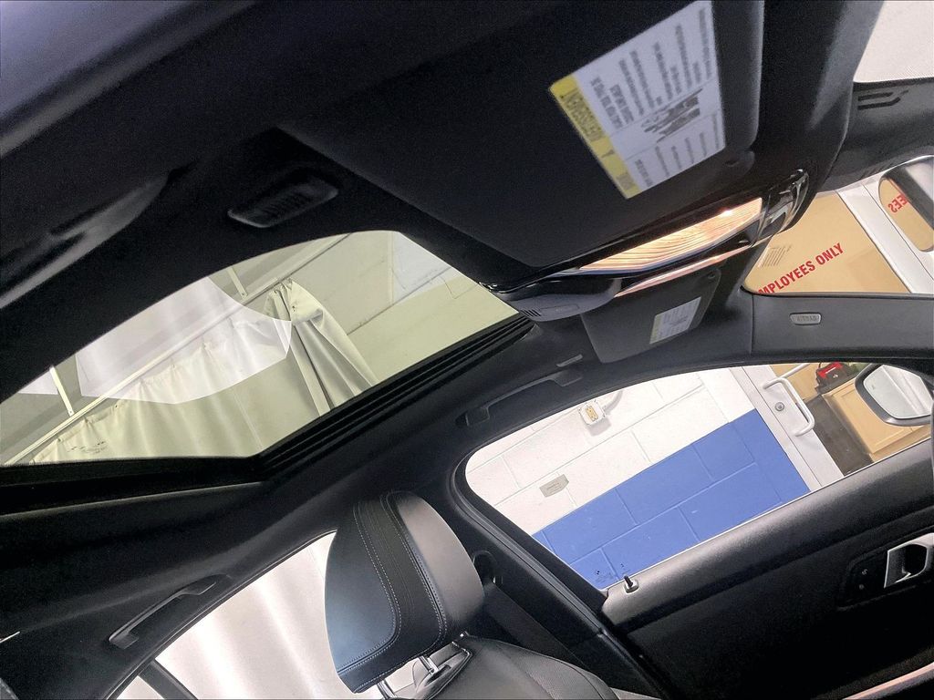 2025 BMW 3 Series — photo 22
