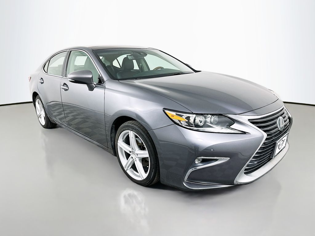 Thumbnail: 2017 Lexus ES - 3
