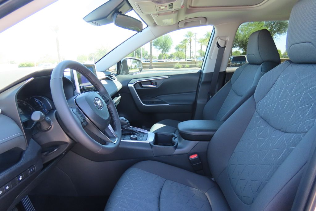 Thumbnail: 2025 Toyota RAV4 - 18