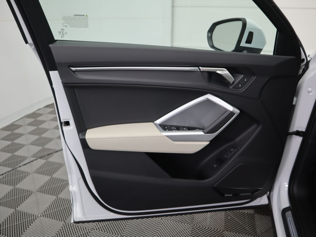 2025 Audi Q3  26