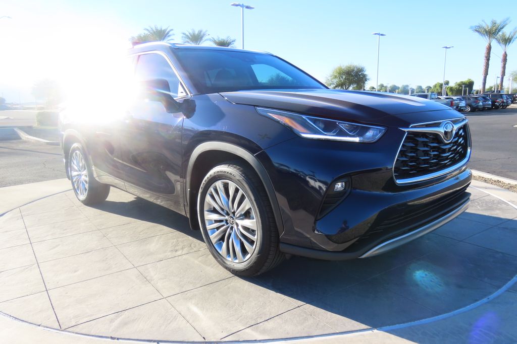 Thumbnail: 2026 Toyota Highlander - 3