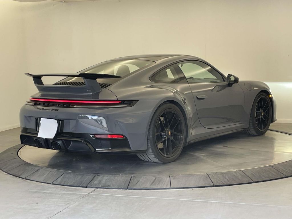 2026 Porsche 911 Carrera GTS - 6