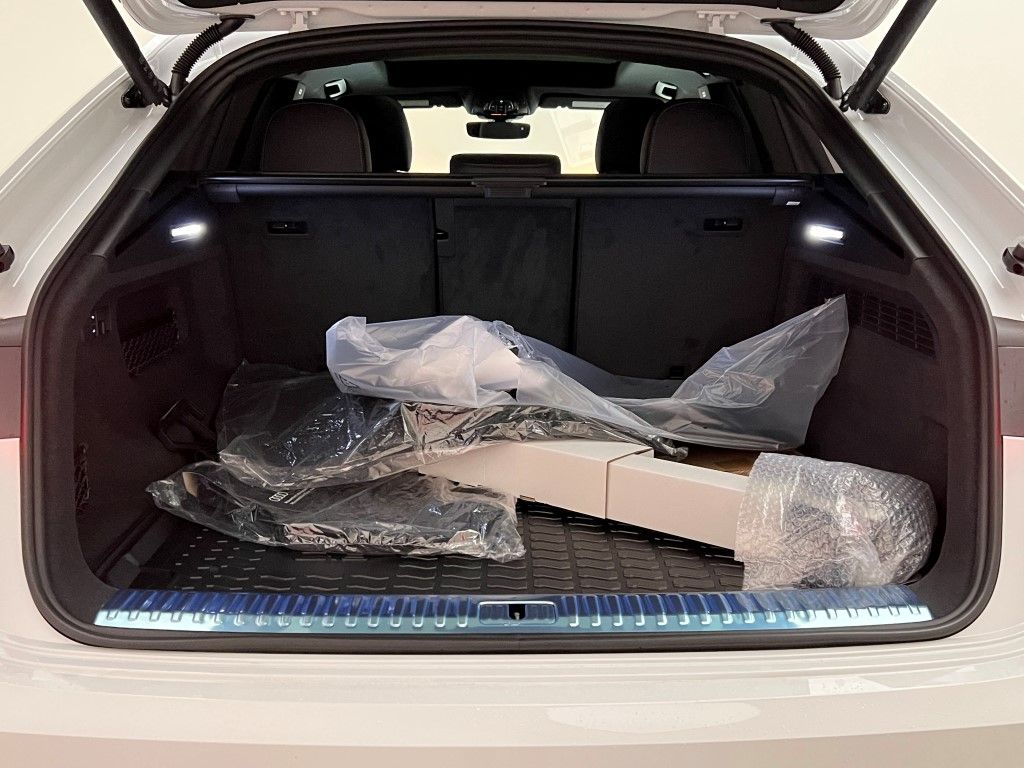 Thumbnail: 2026 Audi Q8 - 9