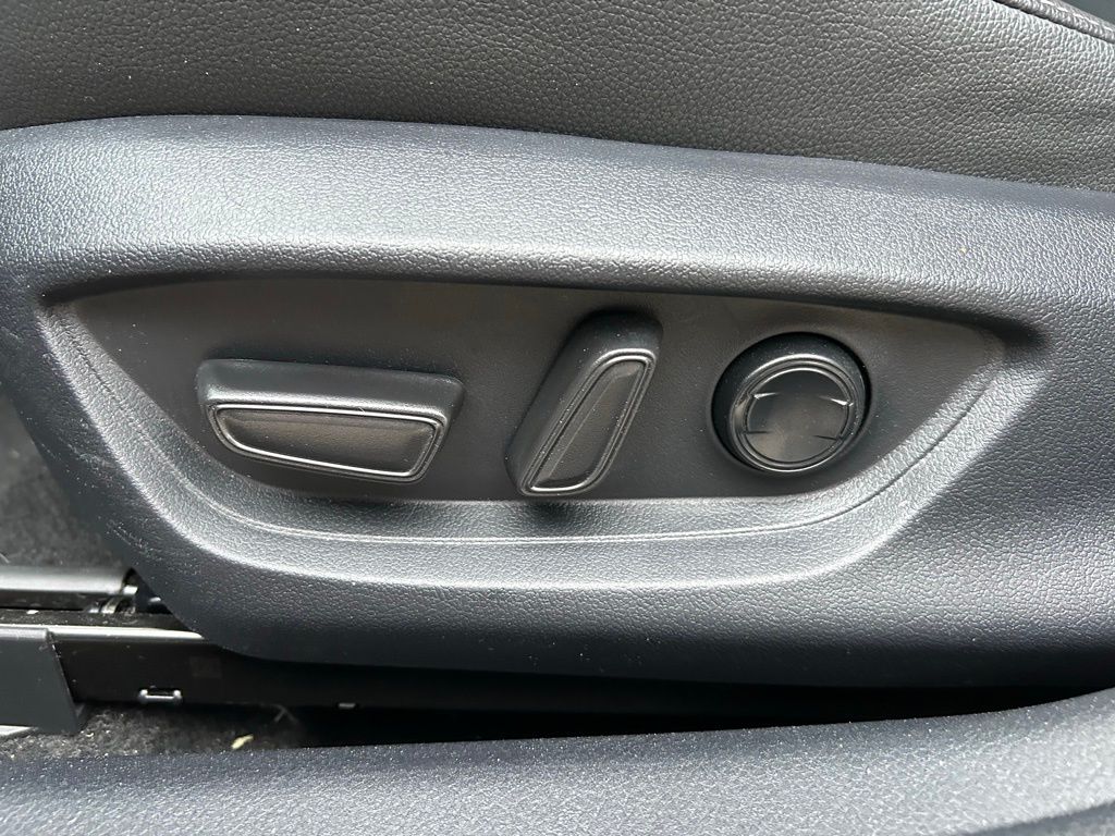 Thumbnail: 2025 Toyota Camry - 16