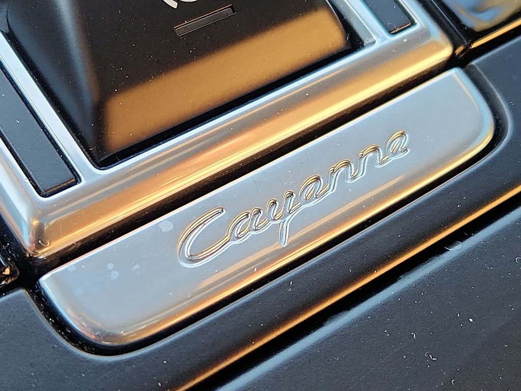 Thumbnail: 2021 Porsche Cayenne - 26